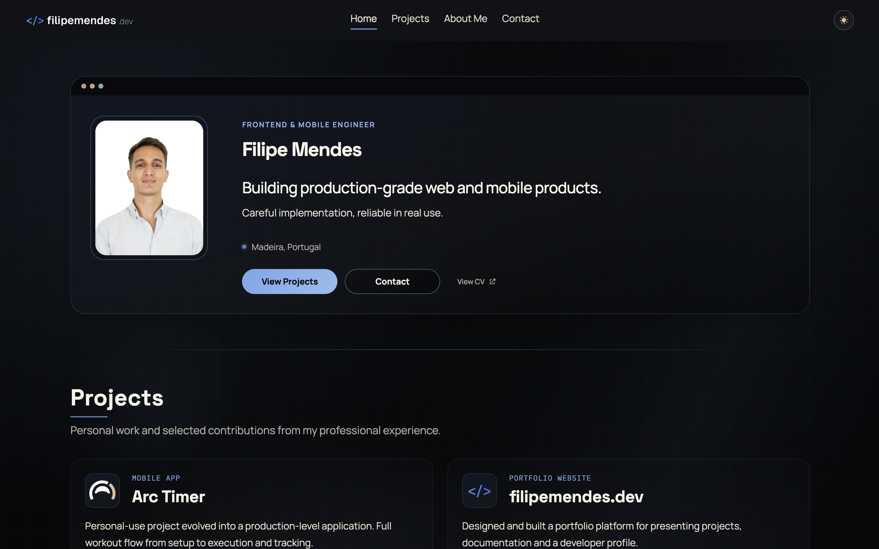 Homepage hero with profile photo, primary actions and project cards.